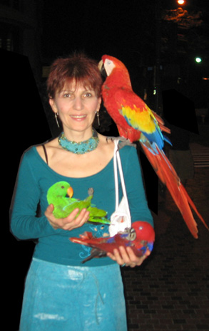 Lara Chkhetiani - with happy parrots!
